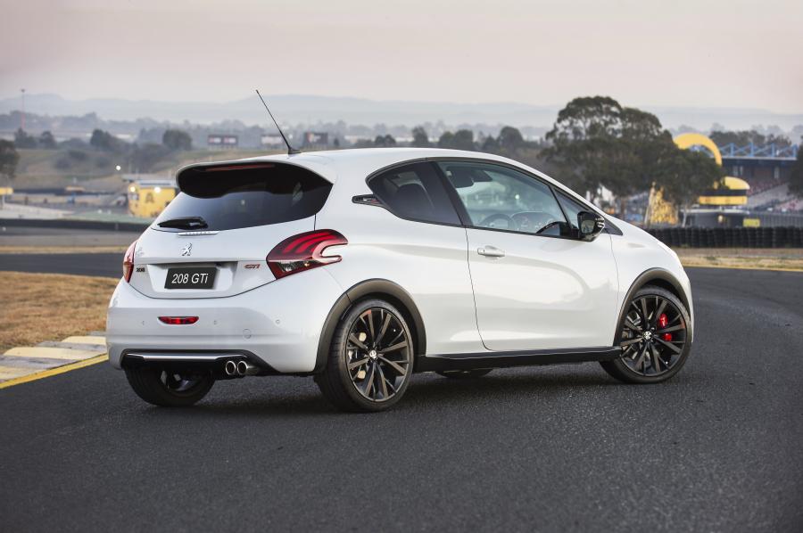 Peogeot 208 GTi Edition Definitive 2018 года  (AU) (фото 3 из 9)